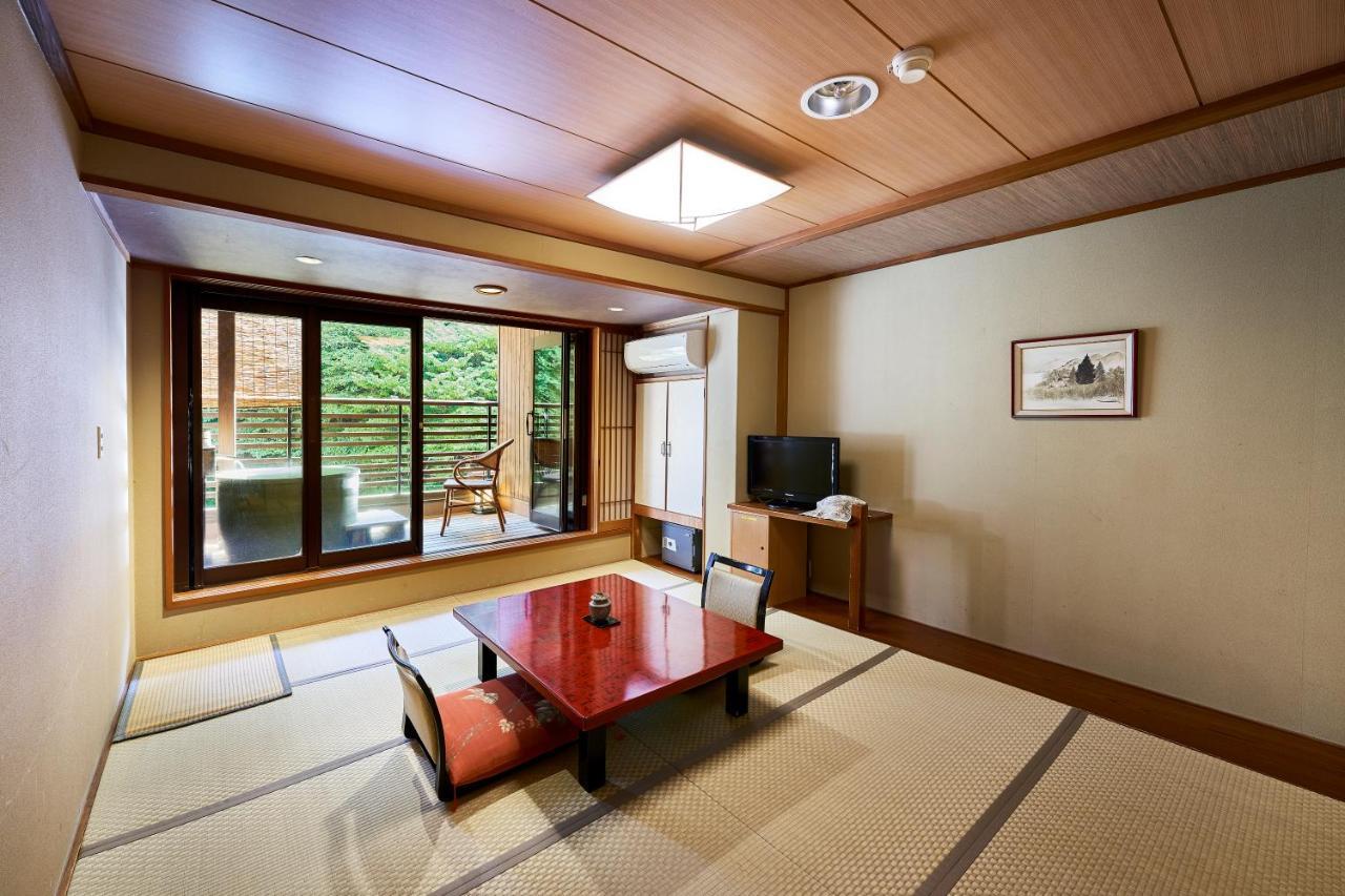ホテル 四万温泉 豊島屋 中之条町 エクステリア 写真