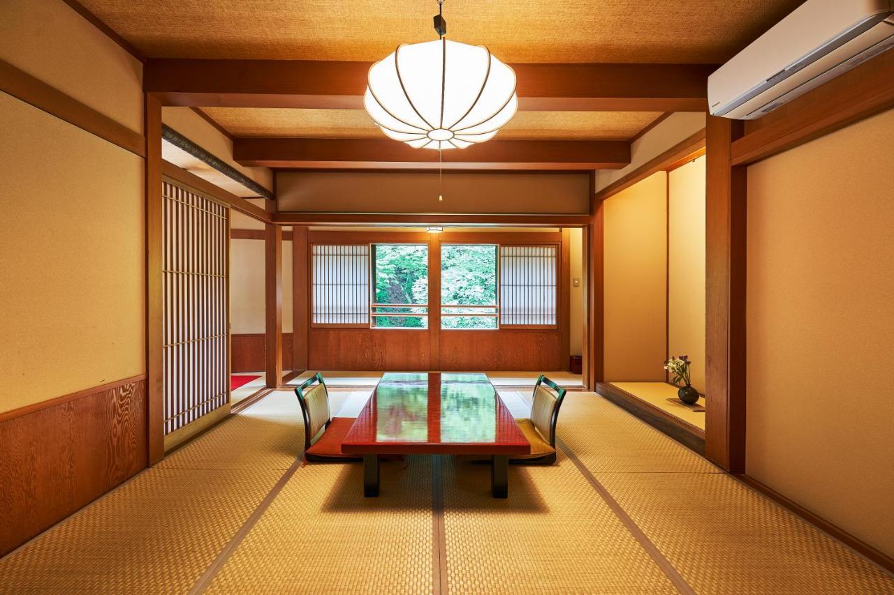 ホテル 四万温泉 豊島屋 中之条町 エクステリア 写真