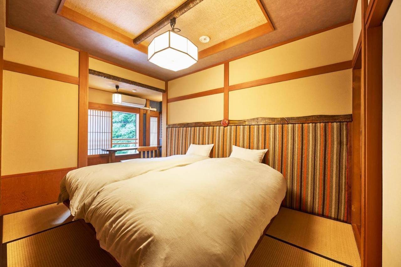 ホテル 四万温泉 豊島屋 中之条町 エクステリア 写真