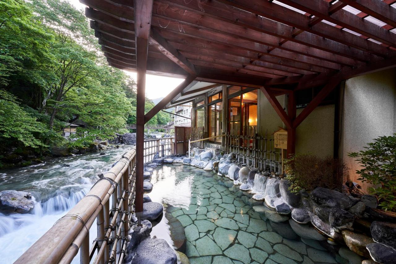 ホテル 四万温泉 豊島屋 中之条町 エクステリア 写真