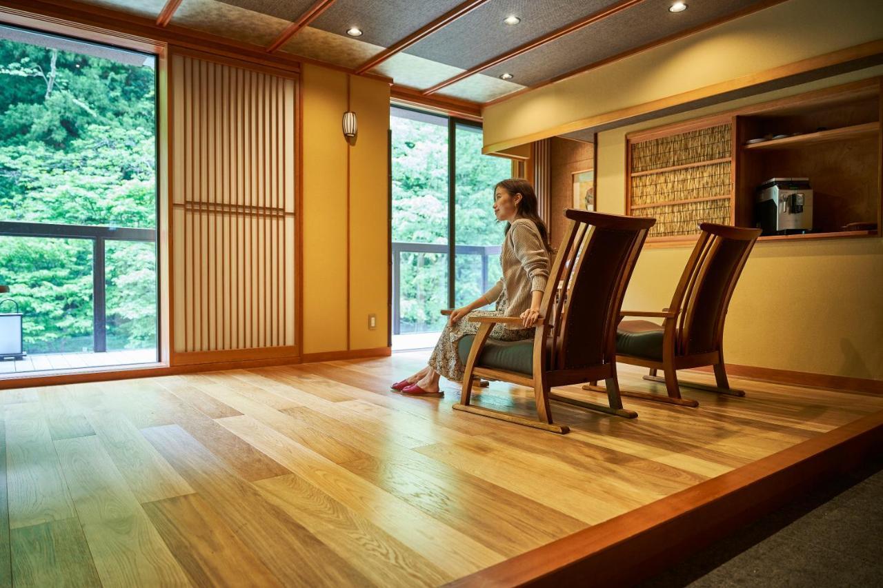 ホテル 四万温泉 豊島屋 中之条町 エクステリア 写真