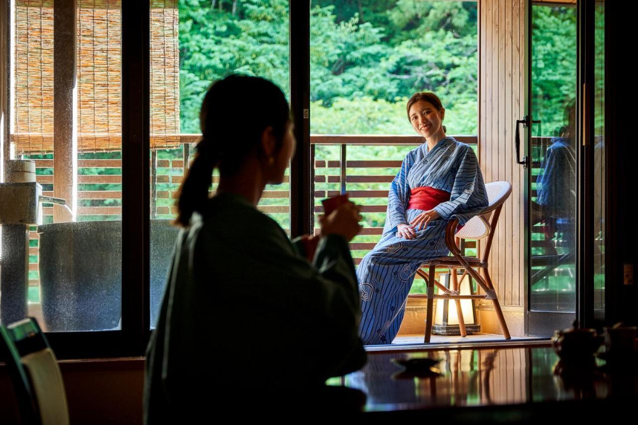 ホテル 四万温泉 豊島屋 中之条町 エクステリア 写真