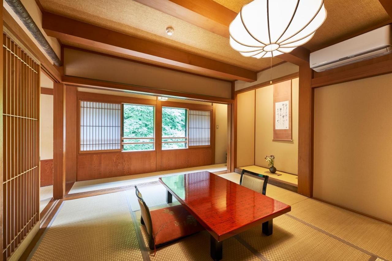ホテル 四万温泉 豊島屋 中之条町 エクステリア 写真