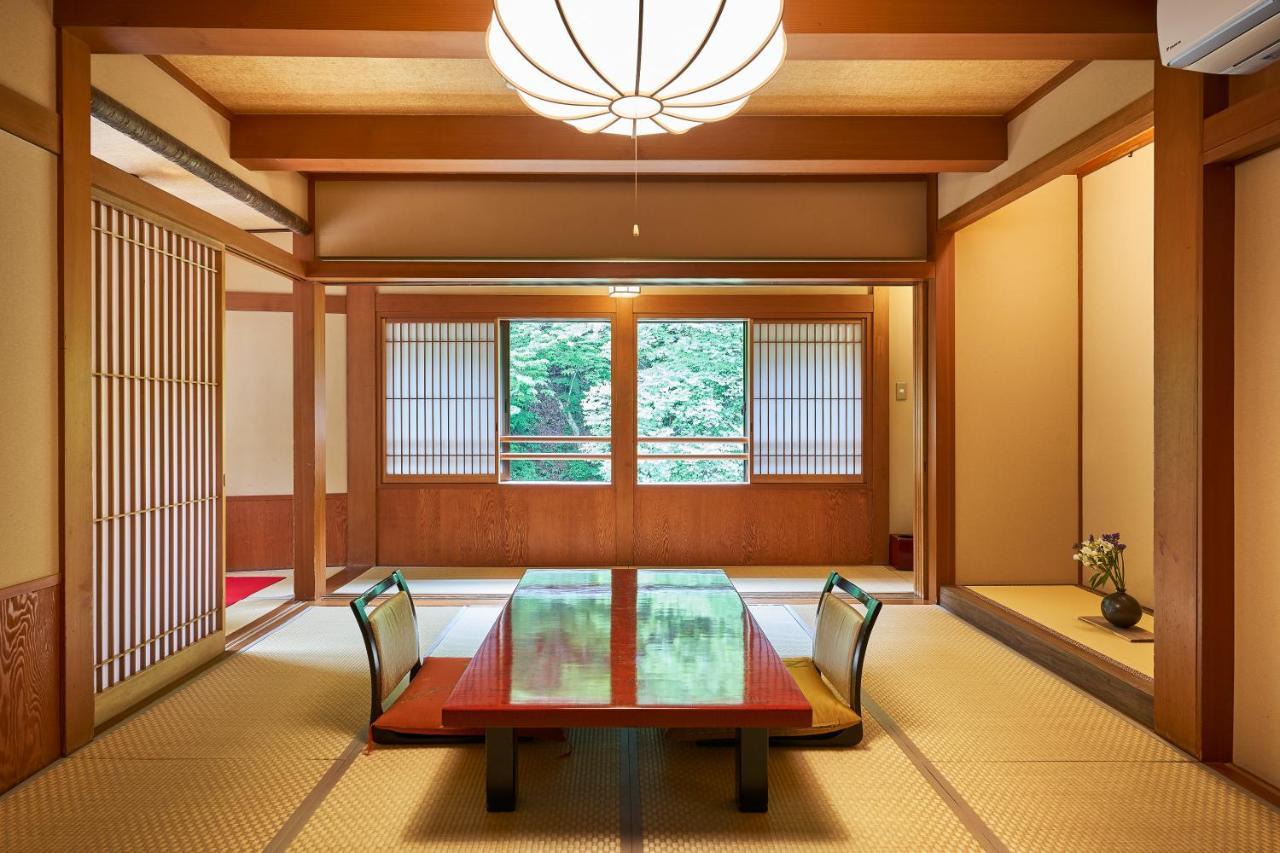ホテル 四万温泉 豊島屋 中之条町 エクステリア 写真